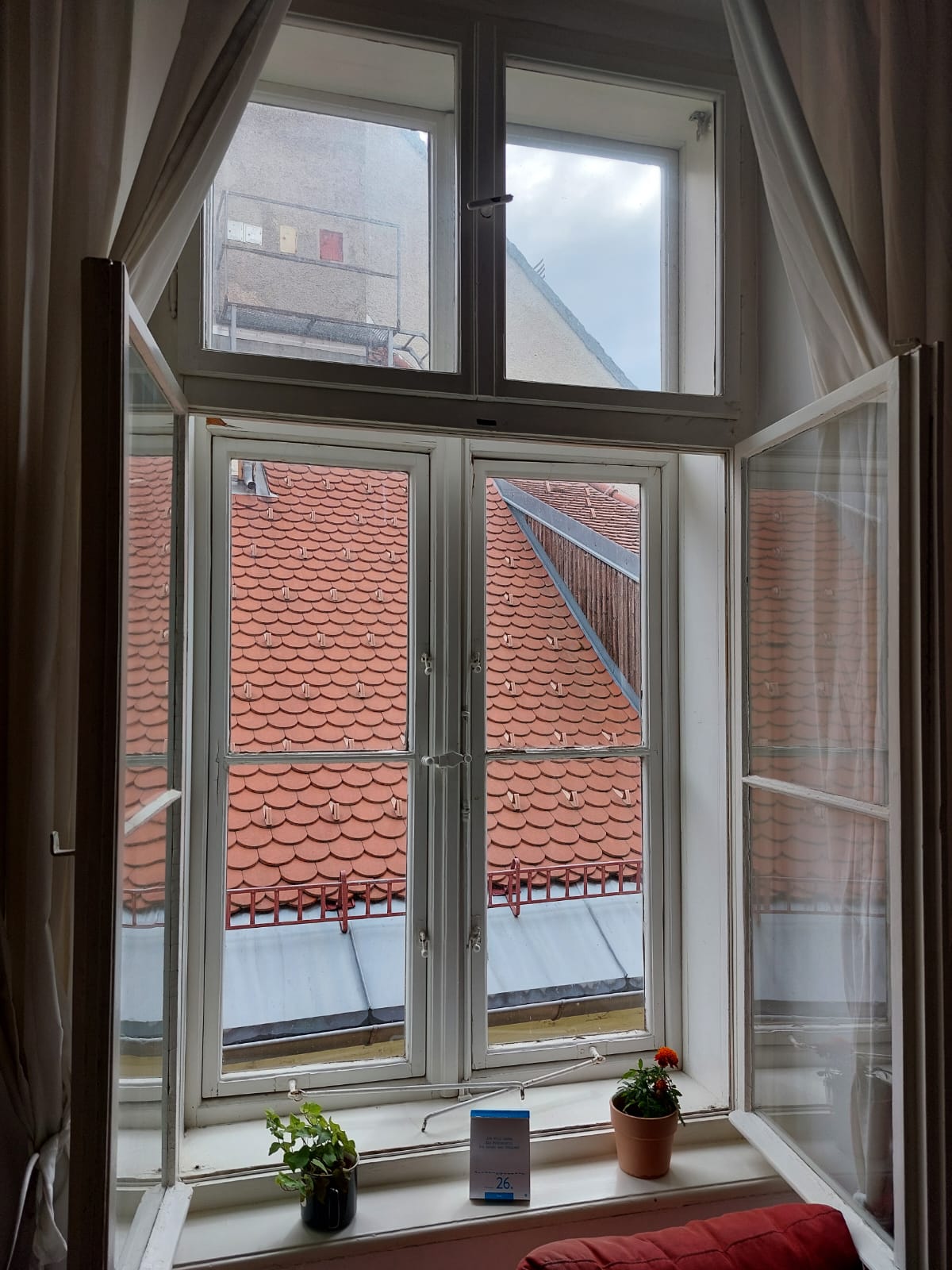 Hohes Fenster im Altbau