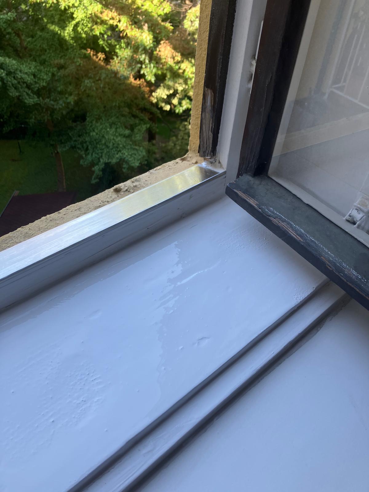 Fensterbank und Rahmenanschluss