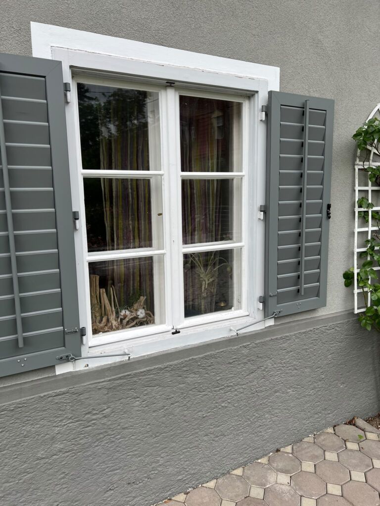 Sonnenschutz, Fensterläden oder Beschattung aus einem Projekt der Tischlerei Schiffner