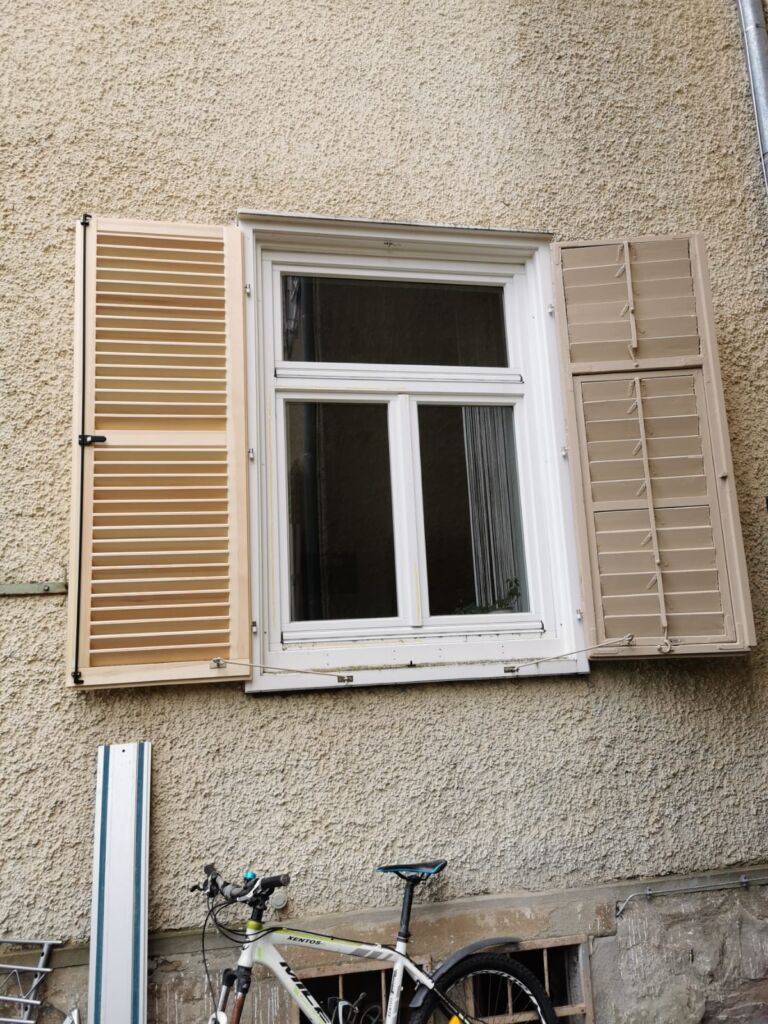 Sonnenschutz, Fensterläden oder Beschattung aus einem Projekt der Tischlerei Schiffner