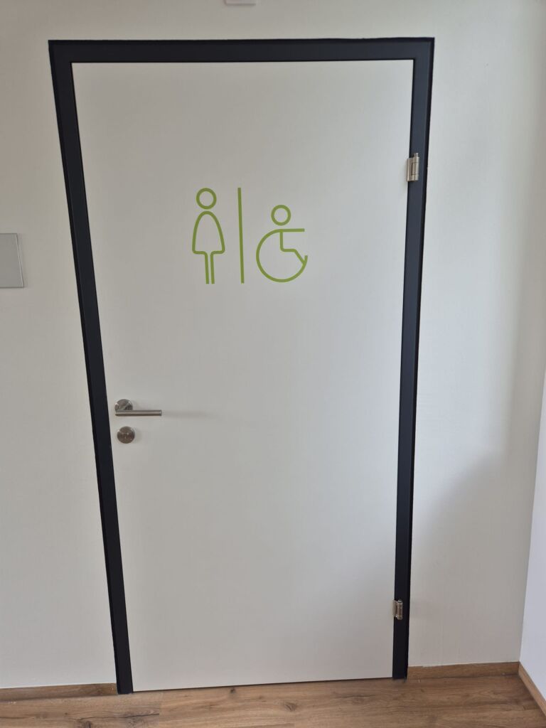 Projektaufnahme von Türarbeiten der Tischlerei Schiffner