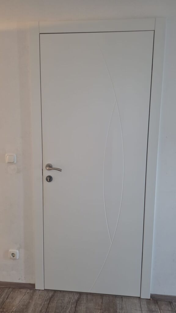 Weiße Innentür mit passender Zarge