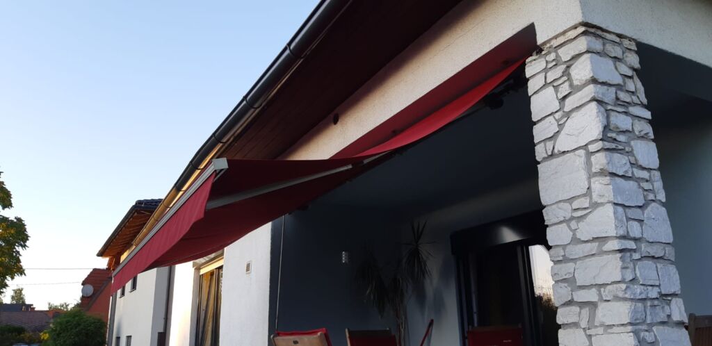 Sonnenschutz an einem Wohnhaus – Referenz der Tischlerei Schiffner